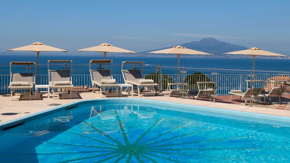 Grand Hotel De La Ville Pool