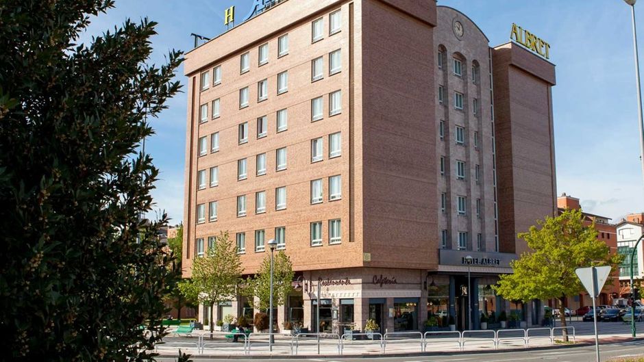 Albret Hotel Exterior