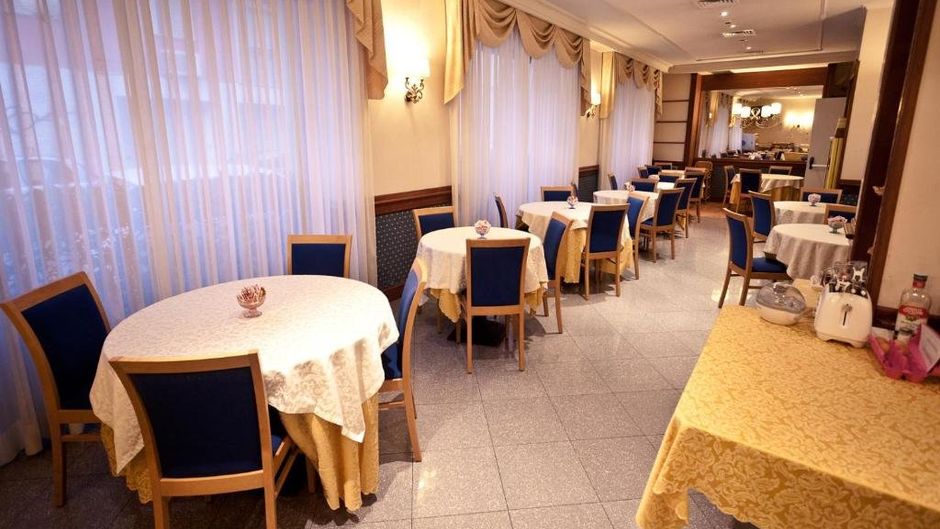 Phi Hotel Ambra Restaurant