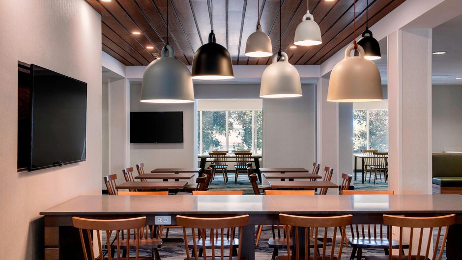 Fairfield Inn & Suites Kelowna Restaurant