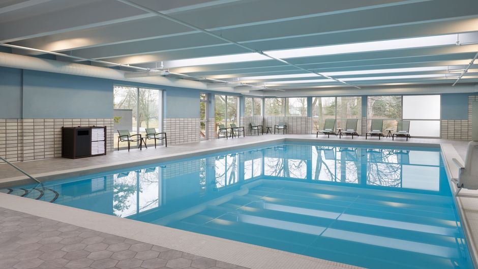 Four Points Point Edward Sarnia Pool