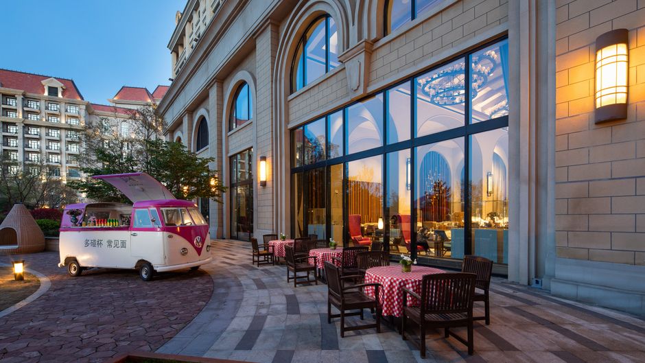 Crowne Plaza Oriental Movie Metropolis Restaurant