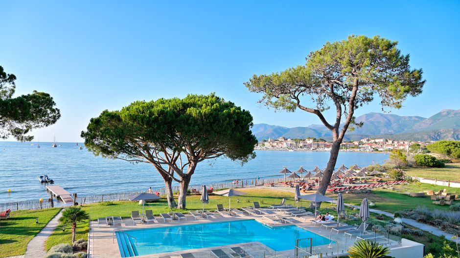 Hotel La Roya Pool