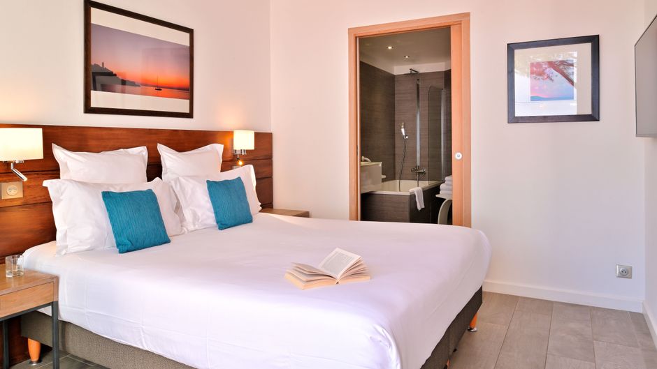 Hotel La Roya Room