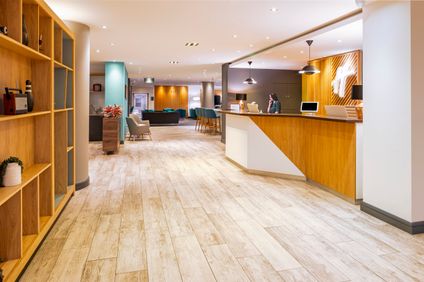 Holiday Inn High Wycombe M40, Jct.4