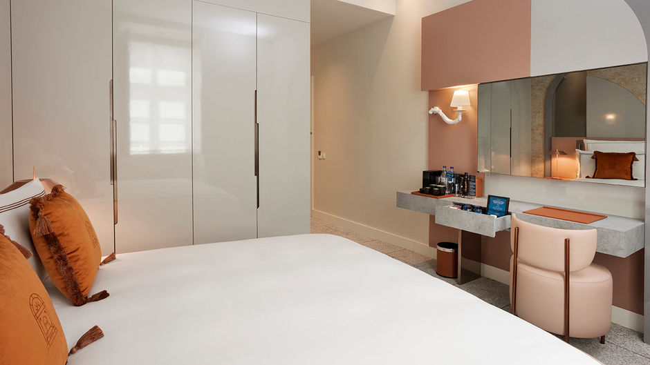Convent Square-Vignette Collection Suite