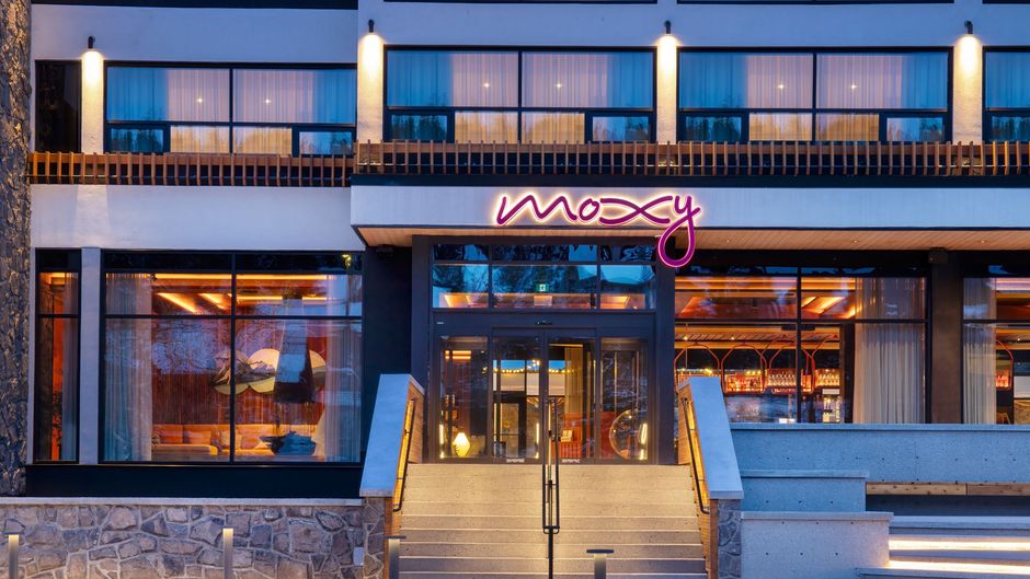 Moxy Banff Exterior