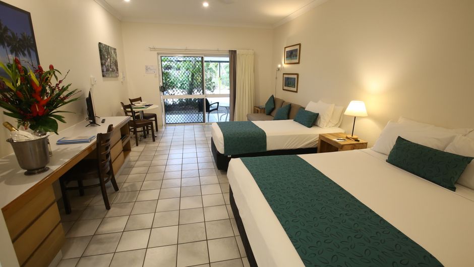 Lazy Lizard Motor Inn Room