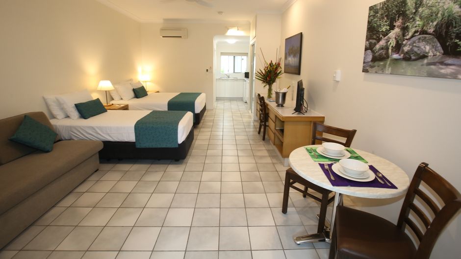 Lazy Lizard Motor Inn Room