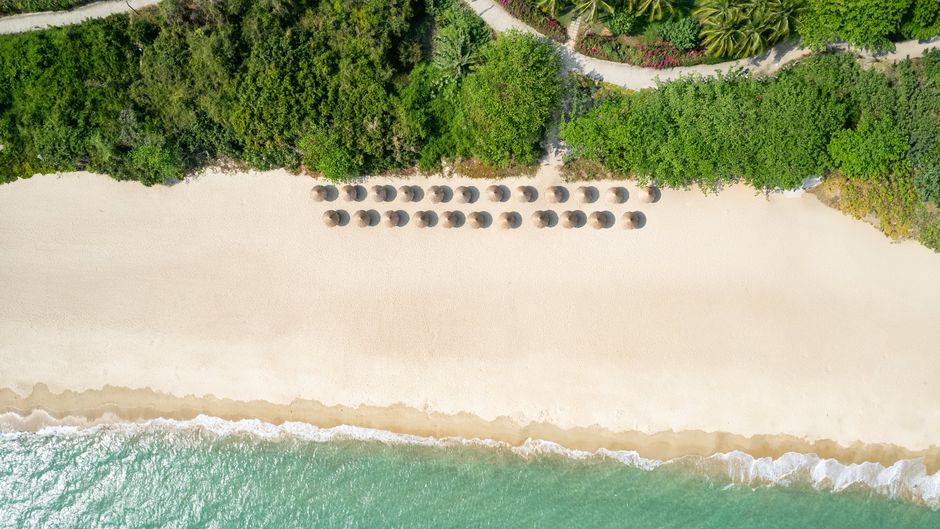 Hualuxe Yalong Bay Resort Beach