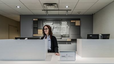 Holiday Inn Express & Suites