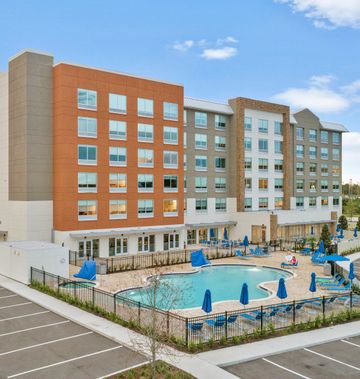Holiday Inn Express & Suites LBV Area