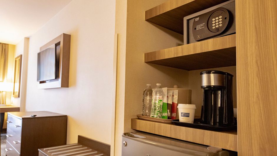 Holiday Inn Express & Suites Juventud Room