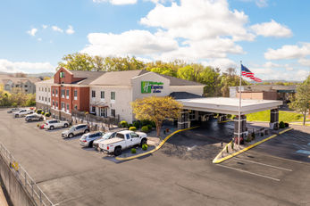 Holiday Inn Express Hotel & Suites