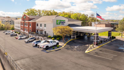 Holiday Inn Express Hotel & Suites