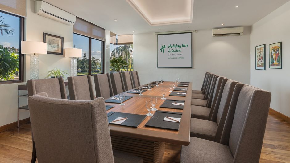 Holiday Inn Suites Batangas Limapark Meeting