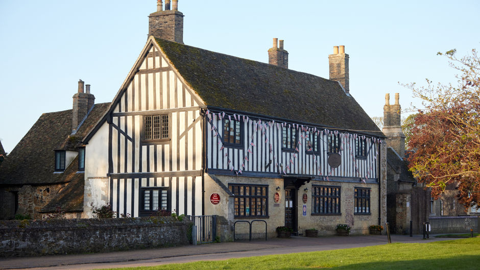 Lamb Hotel Exterior