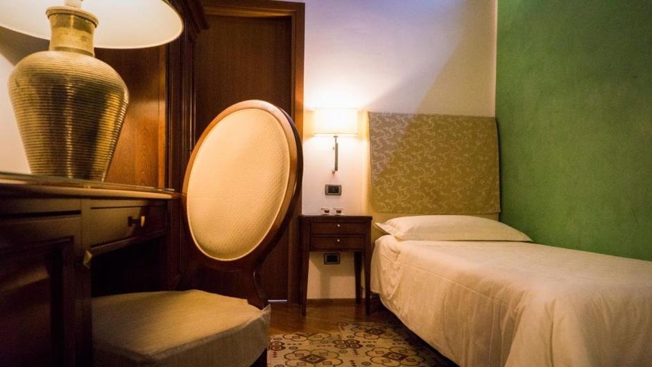 Hotel Carmine Room