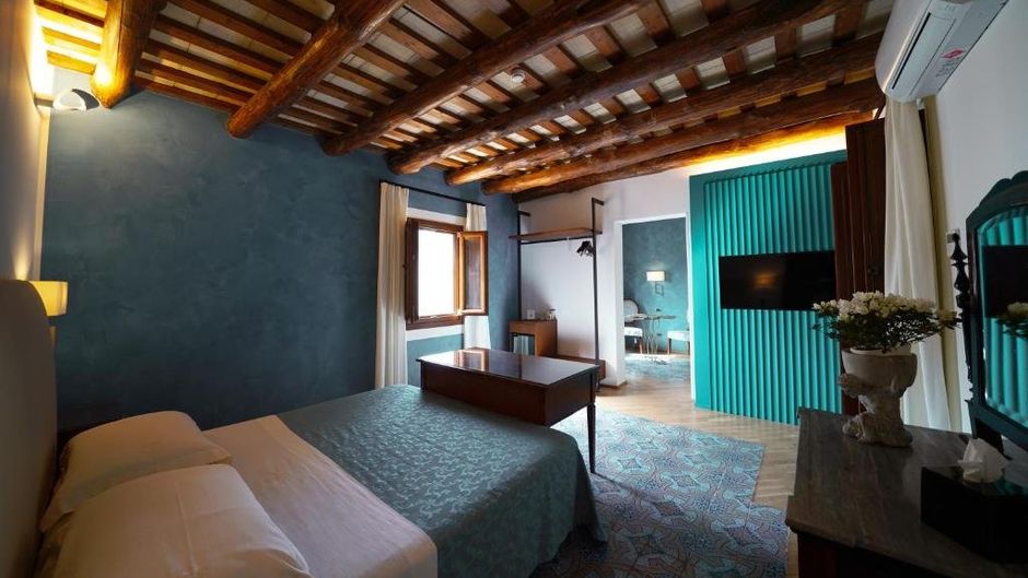 Hotel Carmine Room