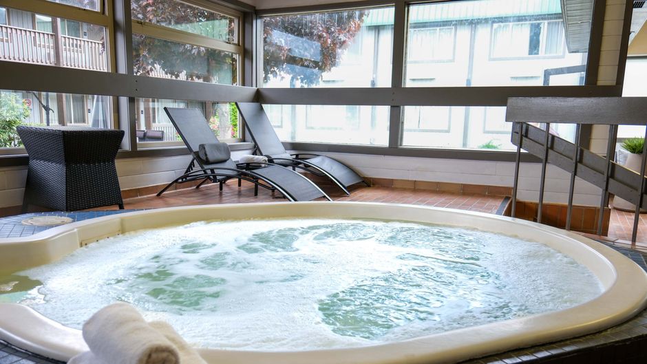 Sandman Inn Revelstoke Pool