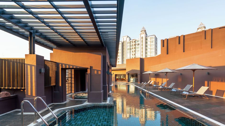 Marriott Executive Apartments Bangkok Pool