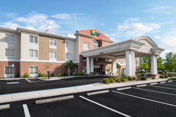 Holiday Inn Express Hotel & Suites