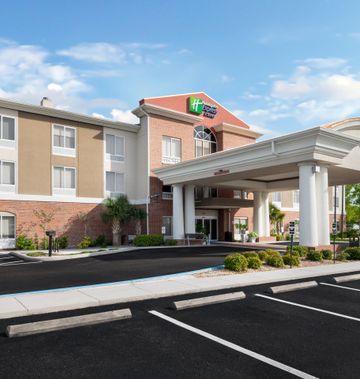 Holiday Inn Express Hotel & Suites