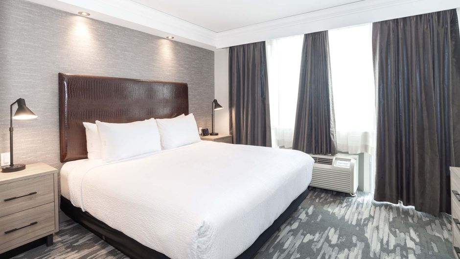 Sandman Signature Hotel Toronto Airport Room