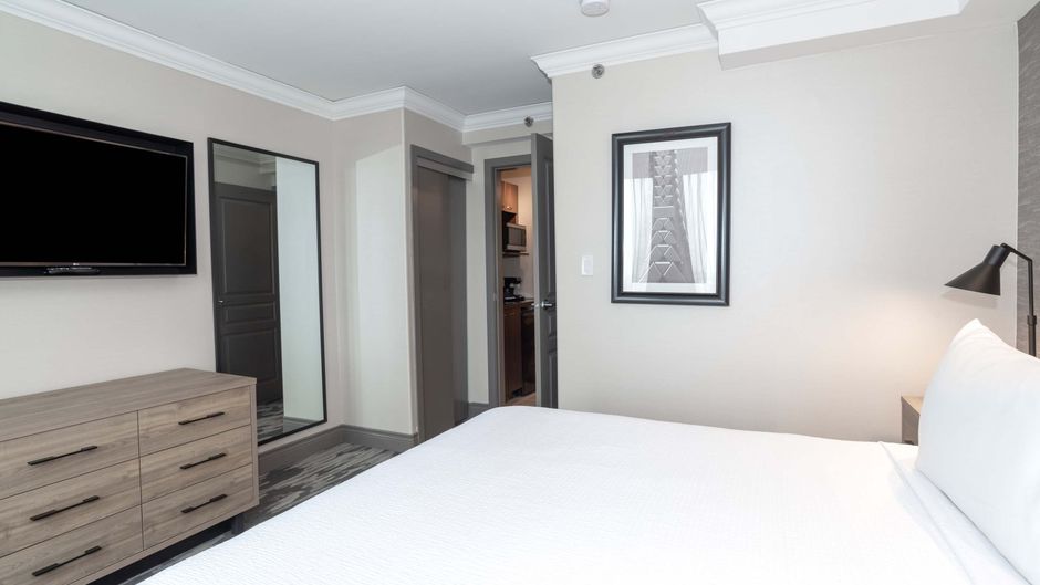 Sandman Signature Hotel Toronto Airport Room