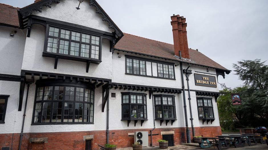 The Bridge Inn Exterior