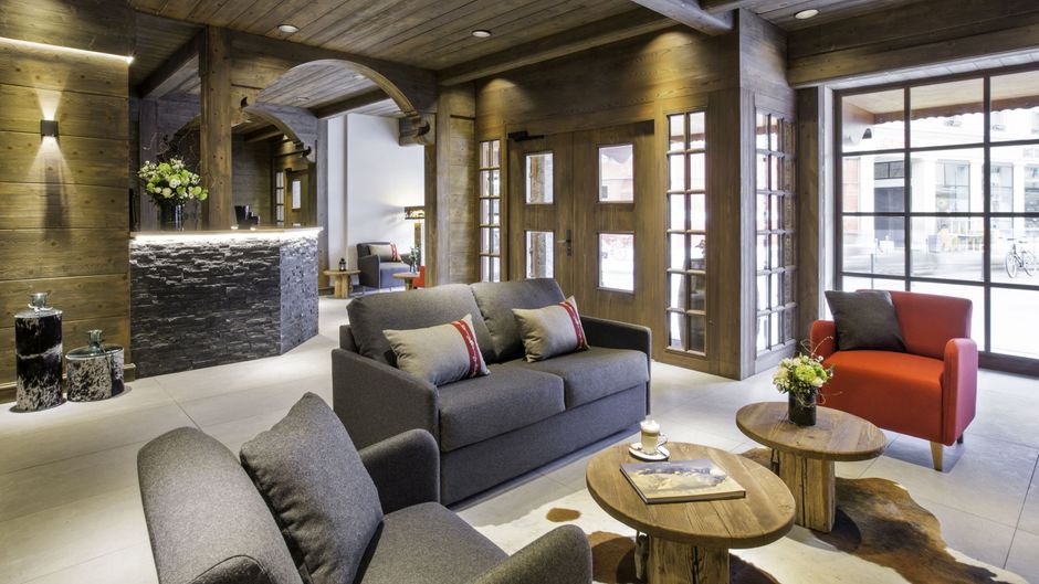 Manotel Edelweiss Hotel Lobby