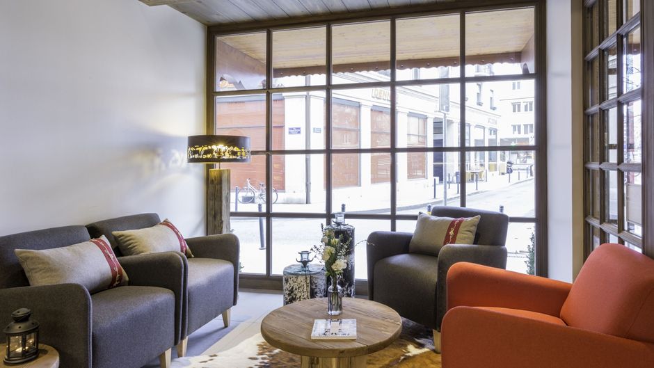 Manotel Edelweiss Hotel Lobby