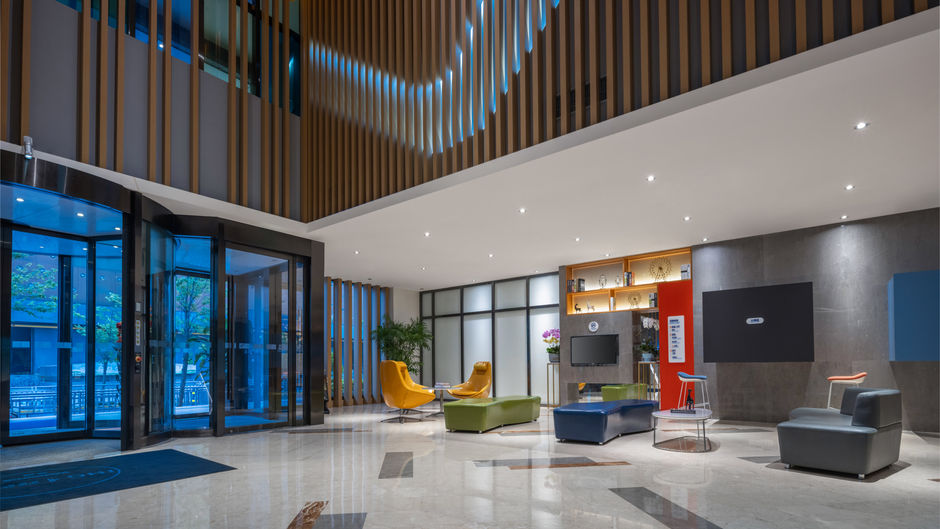 Holiday Inn Express Zhengzhou Zhengdong Exterior