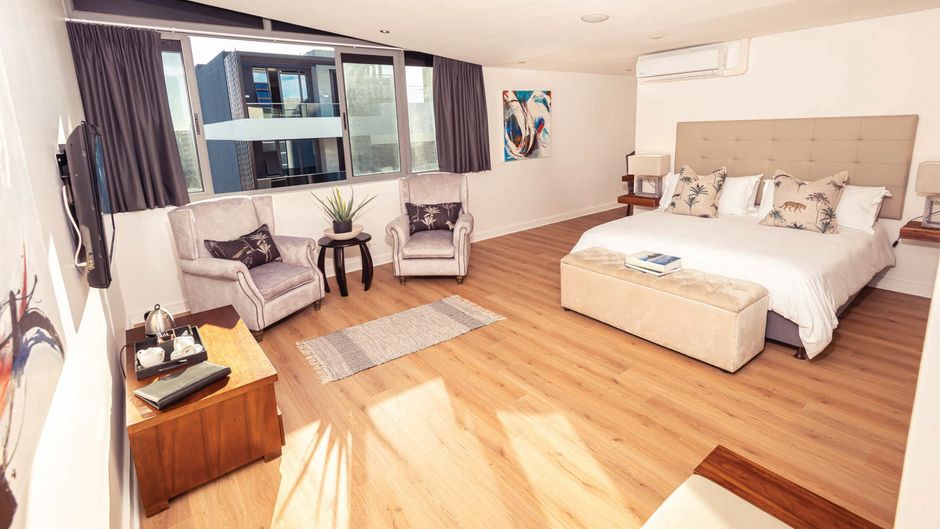 Newkings Hotel Room