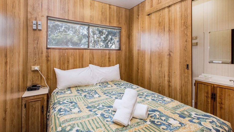 Discovery Parks Lake Hume Room