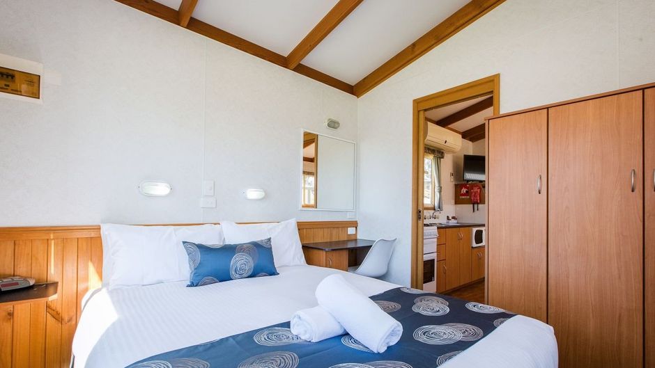 Discovery Parks Lake Hume Room