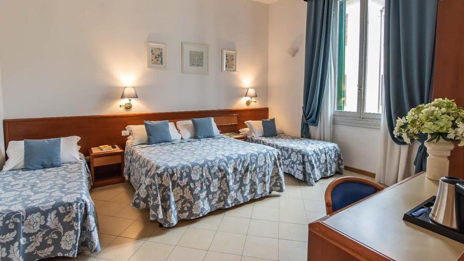 Hotel Bonifacio Room