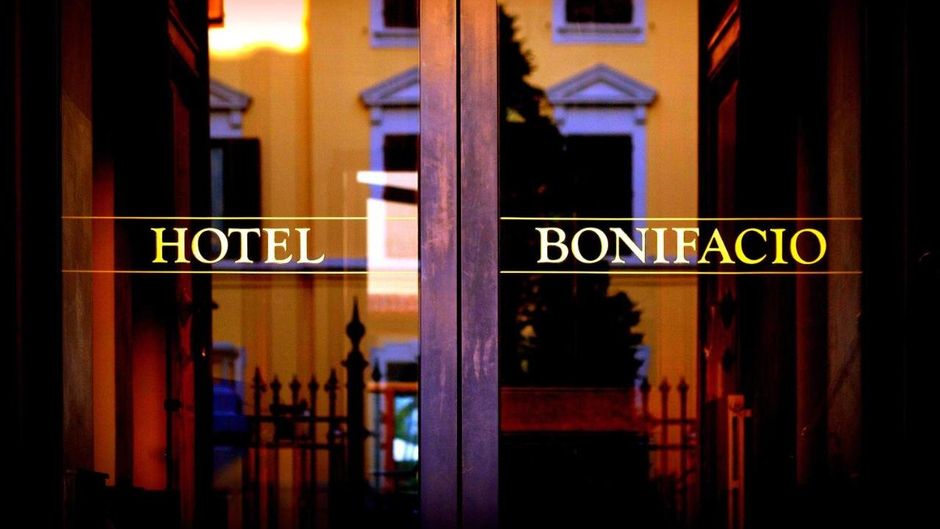 Hotel Bonifacio Exterior