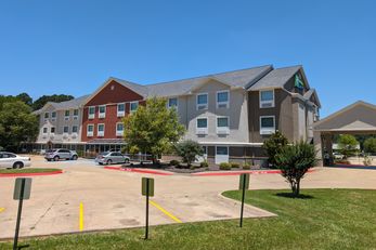 Holiday Inn Express Hotel & Suites