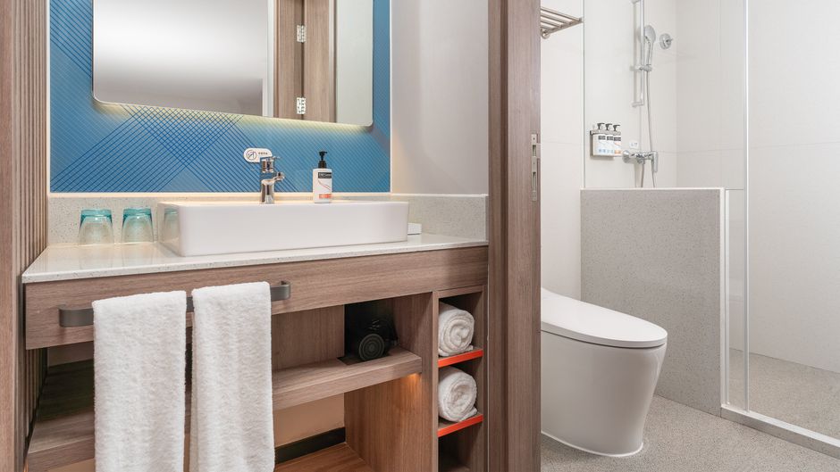 Holiday Inn Exp Shibei Room