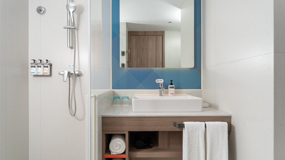 Holiday Inn Exp Shibei Room