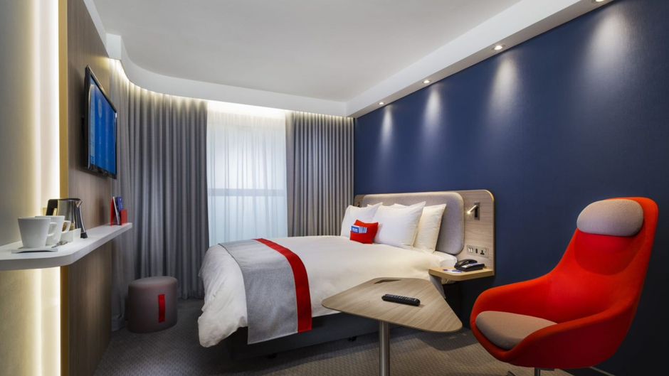 Holiday Inn Exp Poissy Room