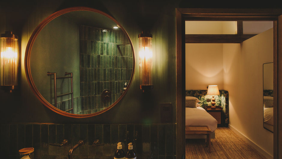 Hampton Manor Hotel Room