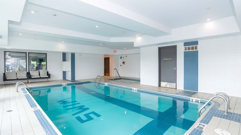 Sandman Signature Hotel Pool