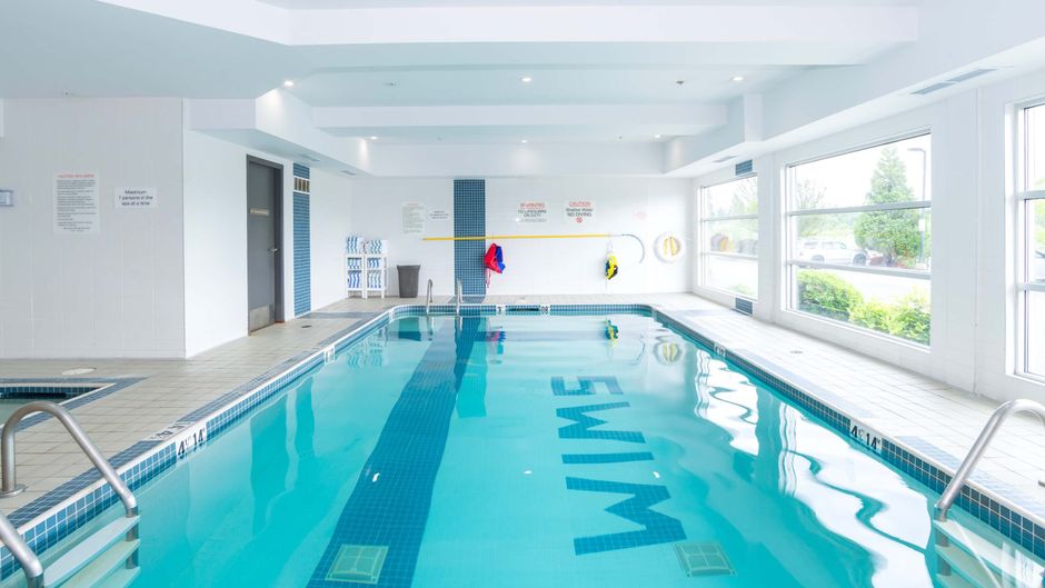 Sandman Signature Hotel Pool