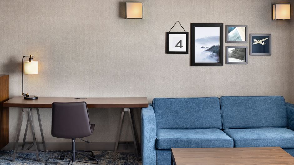 Four Points by Sheraton Edmonton South Suite