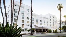 Sandbourne Santa Monica, Autograph Coll.