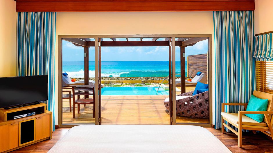 Sheraton Maldives Full Moon Resort & Spa Pool
