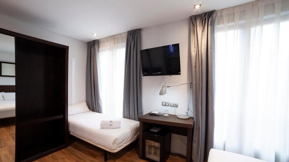 Petit Palace Arana Room