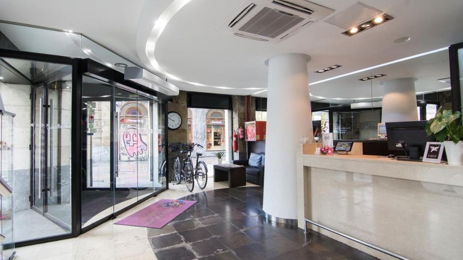 Petit Palace Arana Lobby